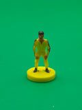 Subbuteo personaggio stadio Ball Boy in piedi - base gialla